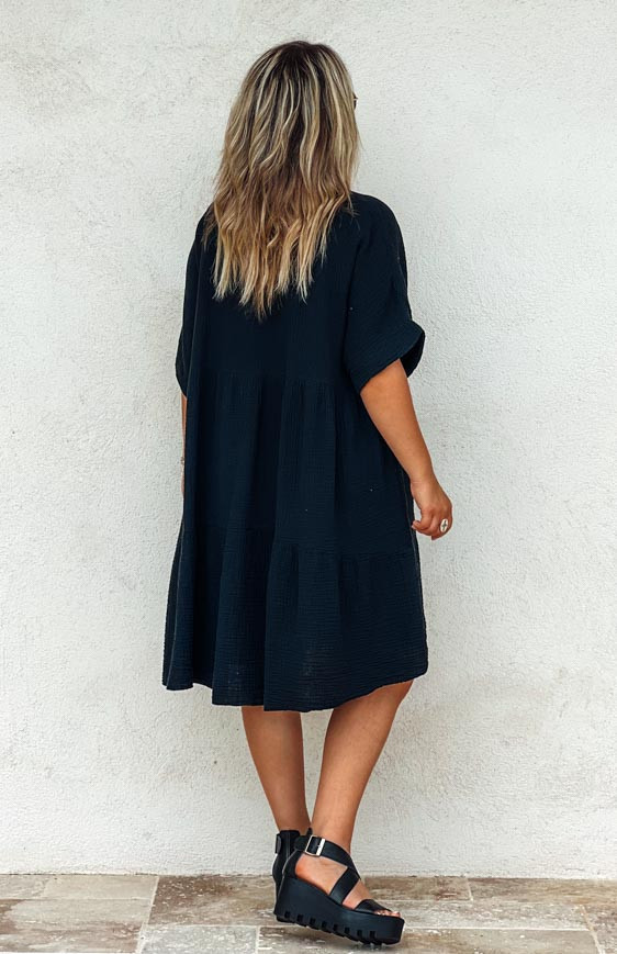 Black LISA short-sleeved dress