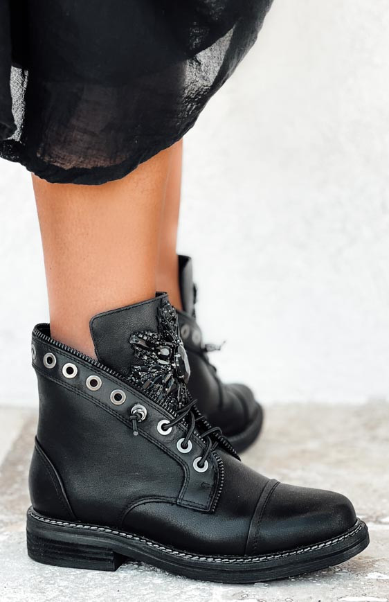 Black MADISON boots